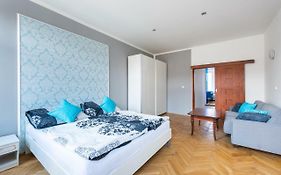 Bright Apartment Few Steps From Centre